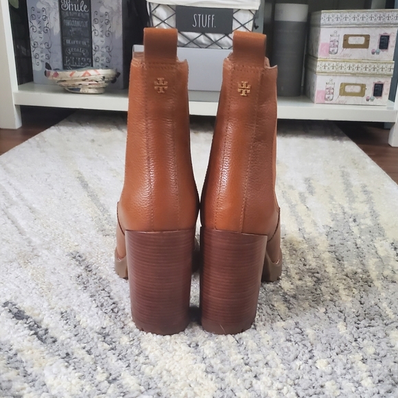 Carson Lug Sole Bootie - Picture 4 of 8